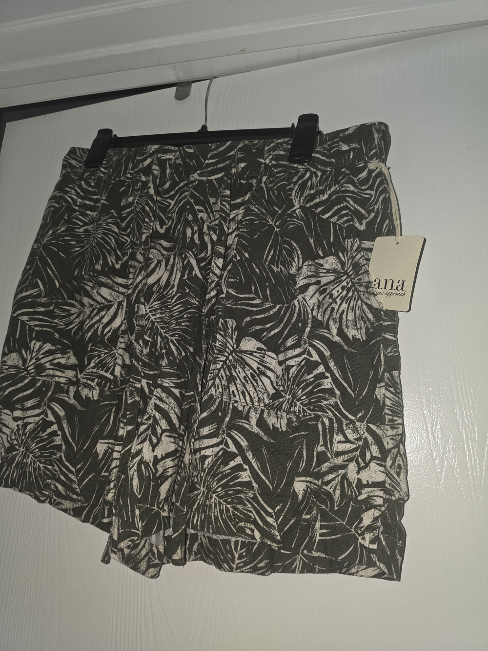 a.n.a Olive Green Tropical Print Women's Flat Front Tie Elastic Waist Shorts